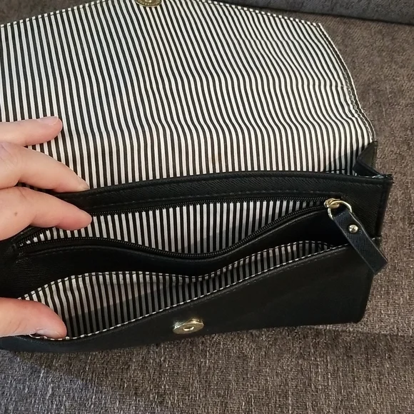 Set of 2 Minicci clutch purses. Black & pink floral - Picture 9 of 14